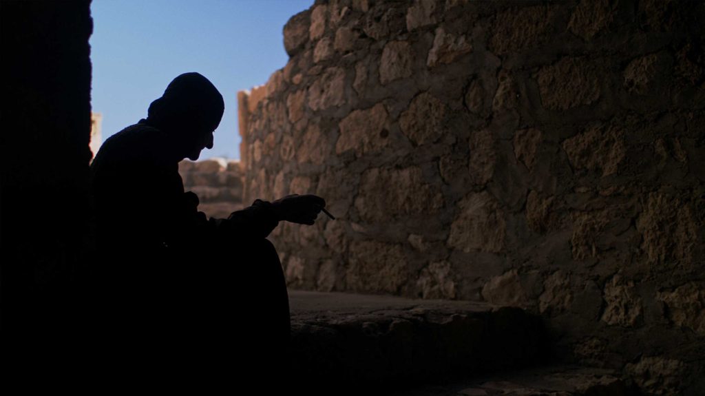 Nun Dayrayto praying